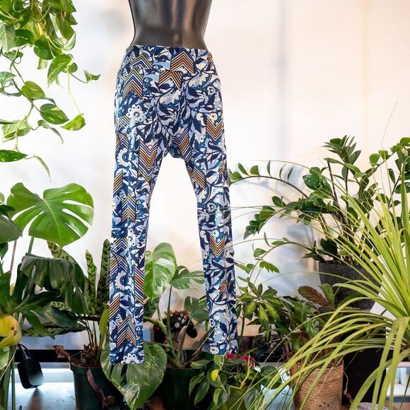 LuLaRoe Blue Jungle Rainbow Stripe Print Leggings, One Size - Picture 8 of 8